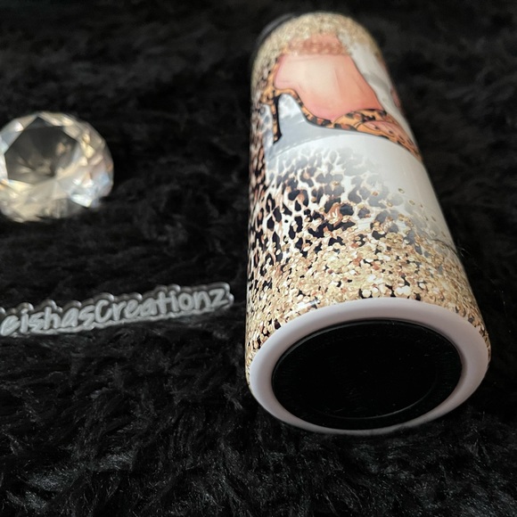 Give a girl the right shoe and she can conquer the world - Picture 5 of 5